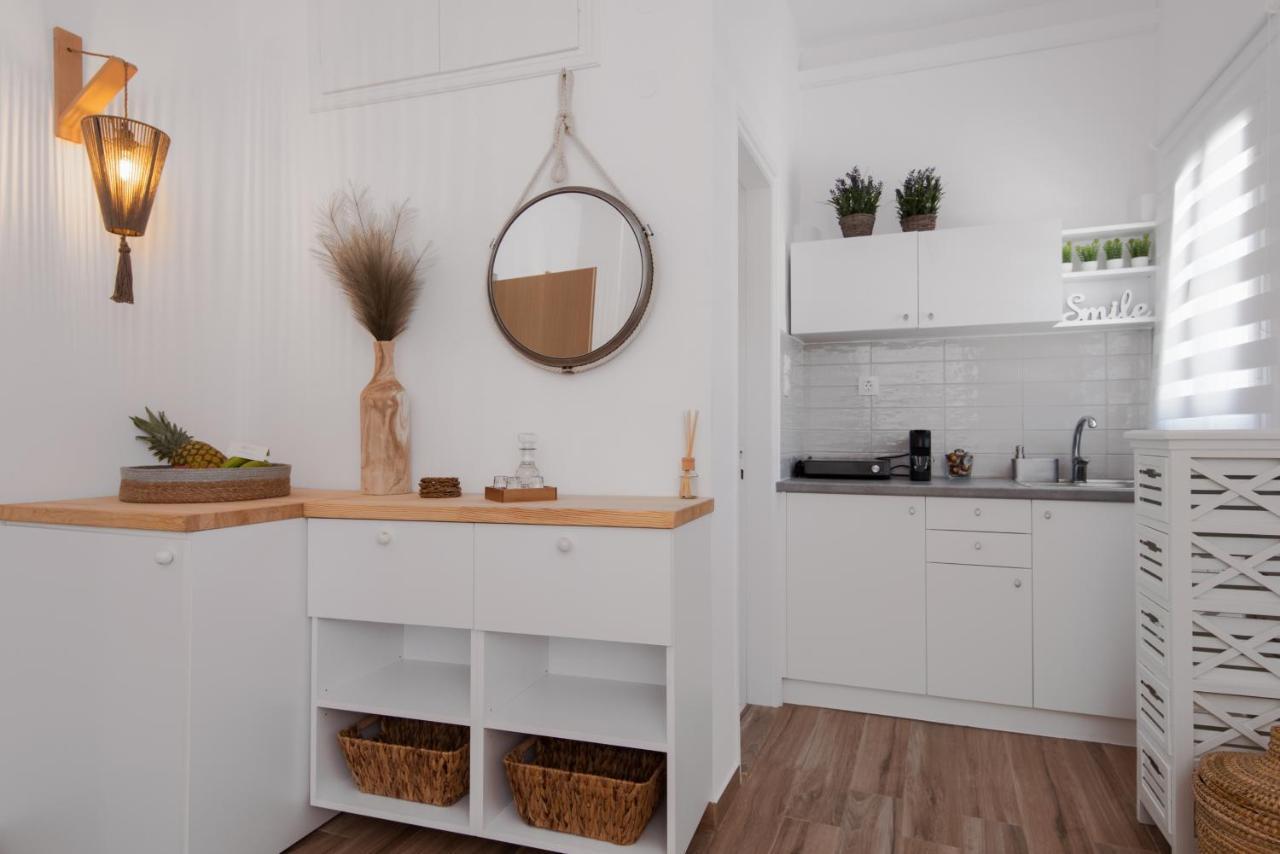 Miles Away Luxury Apartments Platis Gialos  Buitenkant foto